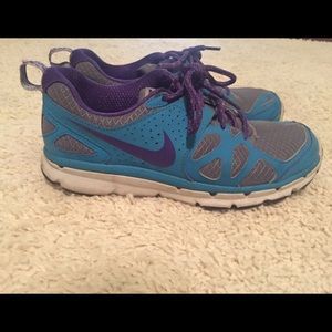 Nike shoes size 8